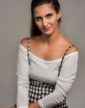 Agatha Belucce as Kelli