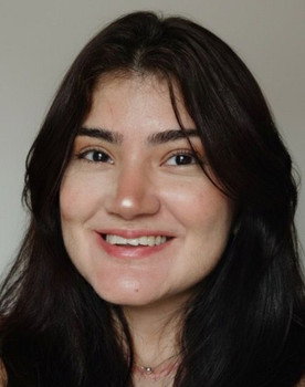 Naju Santos as Manuela Martins Ferreira (voice) (uncredited)