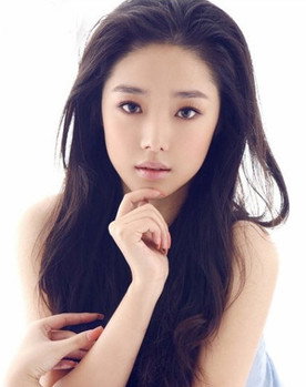 Han Xiting as Yi