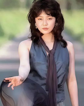 Itsuki Sara as Student