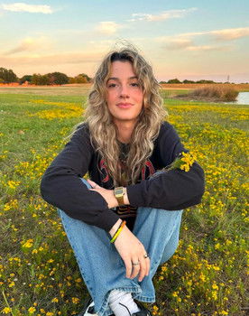 Alexa Makowsky as Band Member #2