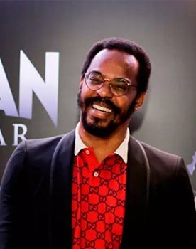 Rocco Pitanga as Seu Renato
