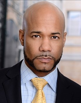 Justin Crowley as Sean T.