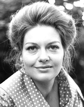 Andrea Dahmen as Anna