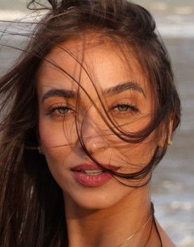 Camila Kruger as Beatriz