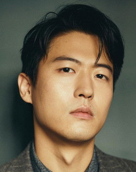 Benjamin Jia as 三井一郎