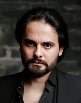 Nicat Əli as gənc oğlan (“Yeraltı keçid” segmentı)