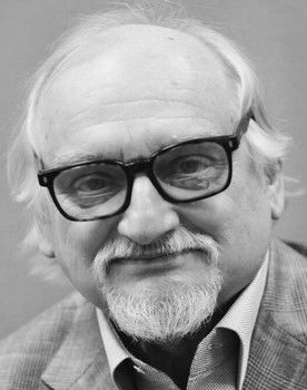 Gennadiy Gladkov as Undersized guard (voice) (uncredited) / Король (произносит слова «Большой секрет!» в песне охранников, в титрах не указан)