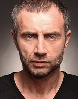 Cenk Kangöz as Hakim