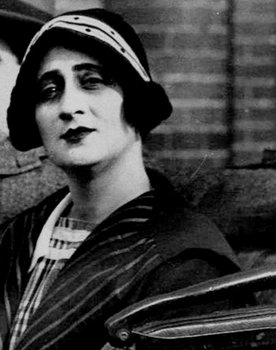 Alicia Arango de Mejía as Lina