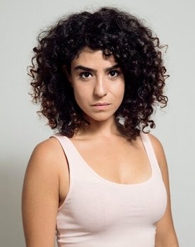 Meral Polat as Lina