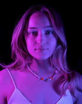 Jenna Szoke as Julia