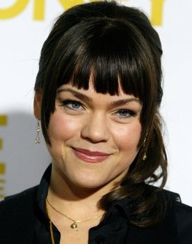 Ana Reeder as Alix
