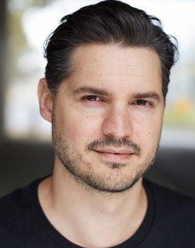 Mathew Da Via as Michael Cavaglieri