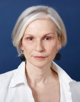 Nicky Guadagni as Narrator (voice)