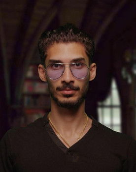 Aydin Vahneshan as Homem