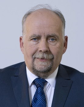 Yoan Kosev as Yellow shirt