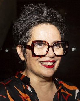 Mika Lins as Mãe de Elena