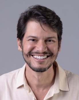 Bruno Nunes as Elias