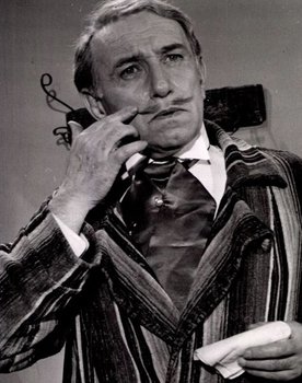 Félix Fernández as Julio