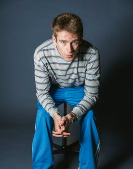 Arthur Becker as Man in the field