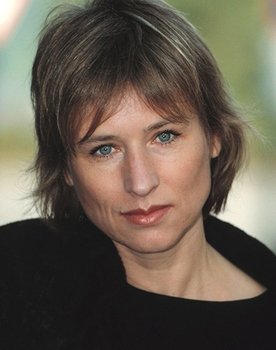 Corinna Harfouch as Mutter