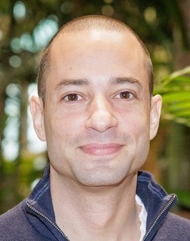 Valerio Zeno as Daniël