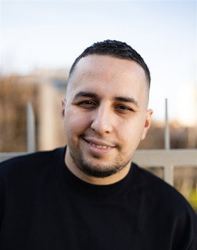 Hamed Souna as Voisin