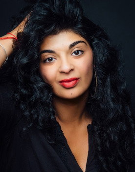 Chanaël Meïmoun as Prashi