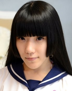 街で見つけたチビ巨乳。3つのお尻は電車のように連結される。つるつるスリー。
