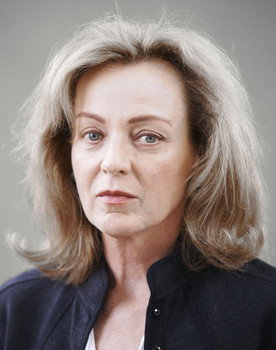 Elaine Proctor as Journalist