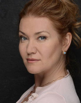 Юлия Либет as 