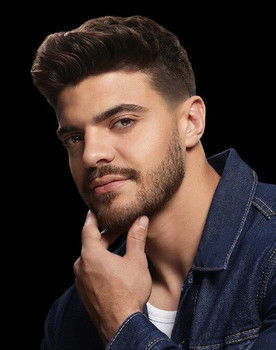 Romain Ntamack as Self : Emile Ntamack's son