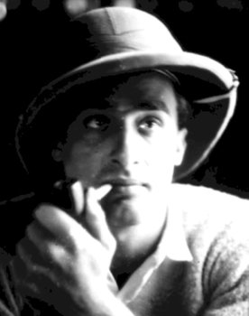 Raul Schnoor as First man