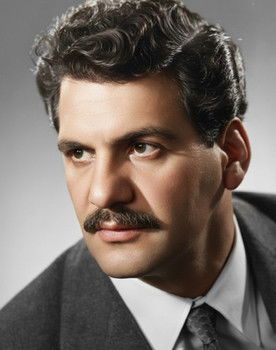 Erol Taş as Rıza