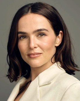 Zoey Deutch as Mable Shaun