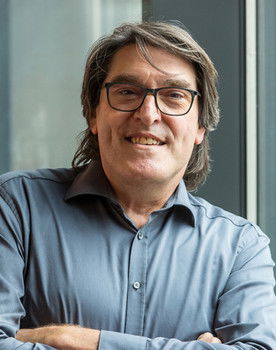 Bart van Leemputten as Dromedaris Freddy (voice)