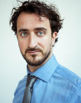 Sylvain Mossot as Romain