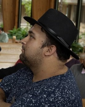 Yousef Kazemi as Andy