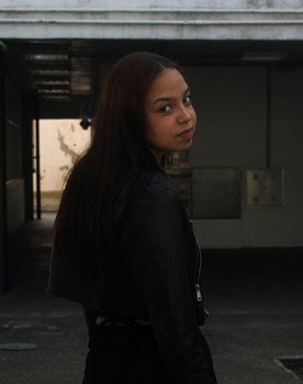 Bruna Nunes as Figuração