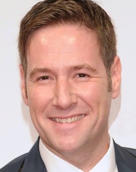 Carlos Latre as 