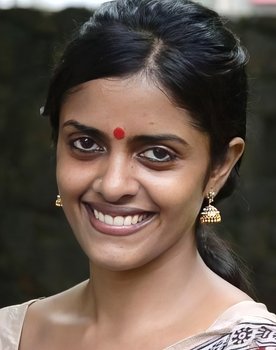 Kani Kusruti as Elsa