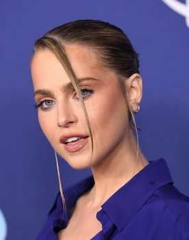 Anne Winters as Avery