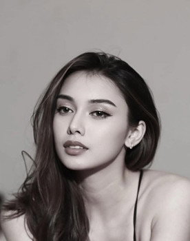 Angelica Cervantes as Violet