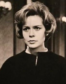 Montserrat Julió as Madre