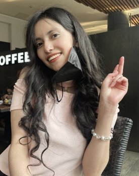 Mariana Chavéz as Tania Bitch