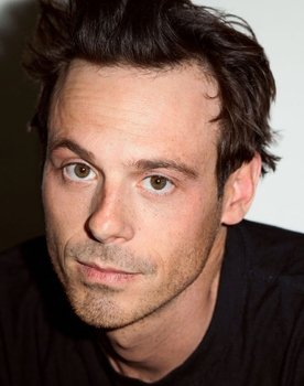 Scoot McNairy Photo