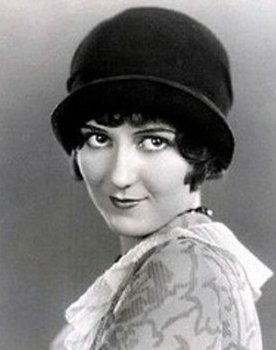 Doris Hill as Dolores Ruiz