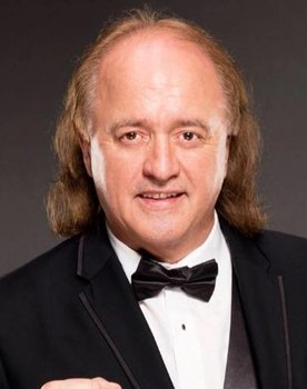 Ruben Cain as Robert Gibson