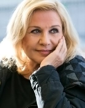 Vera Krouska as Dafni